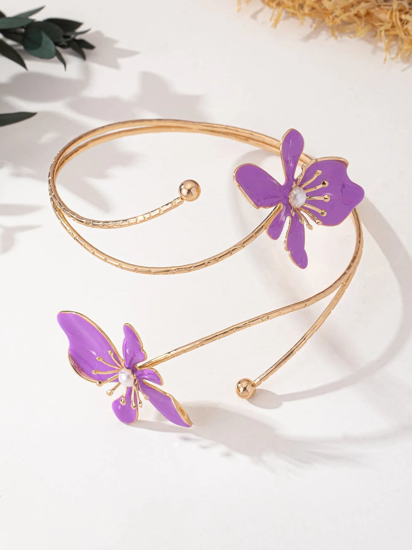 Pink alloy armband bracelet with hollow geometric linear pattern.