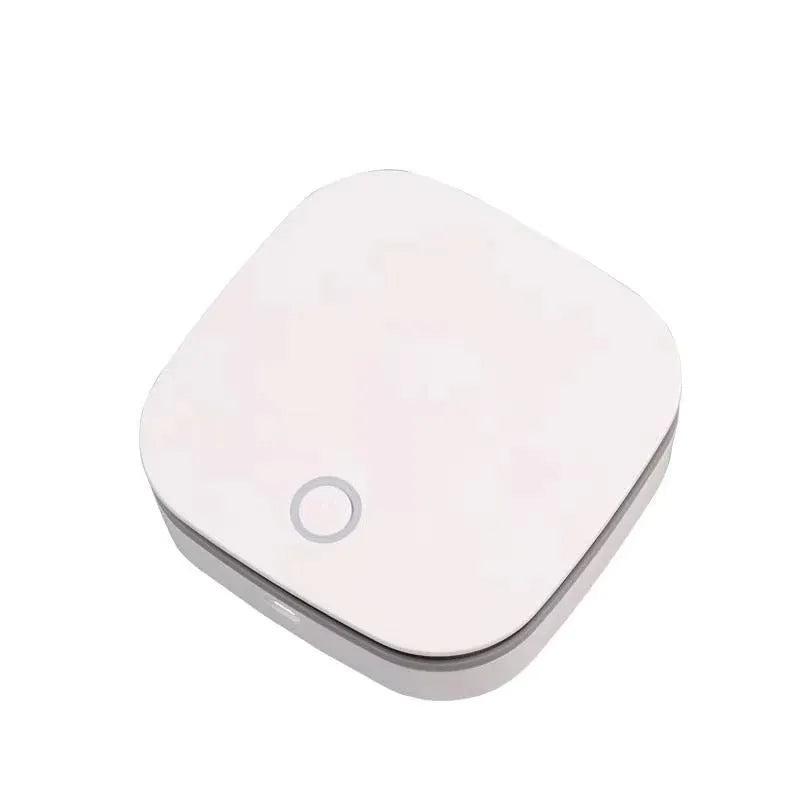 White USB-powered air purifier with negative ion sterilisation for car and small space use