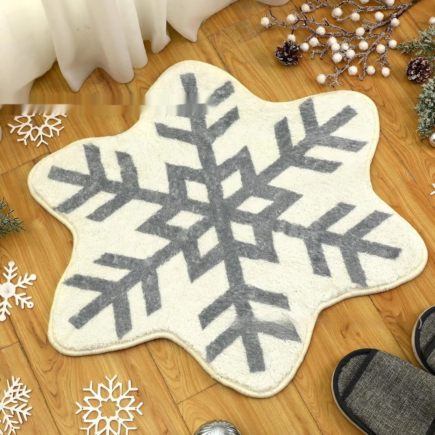 Round Christmas-themed carpet on floor, available in 60cm and 80cm sizes.