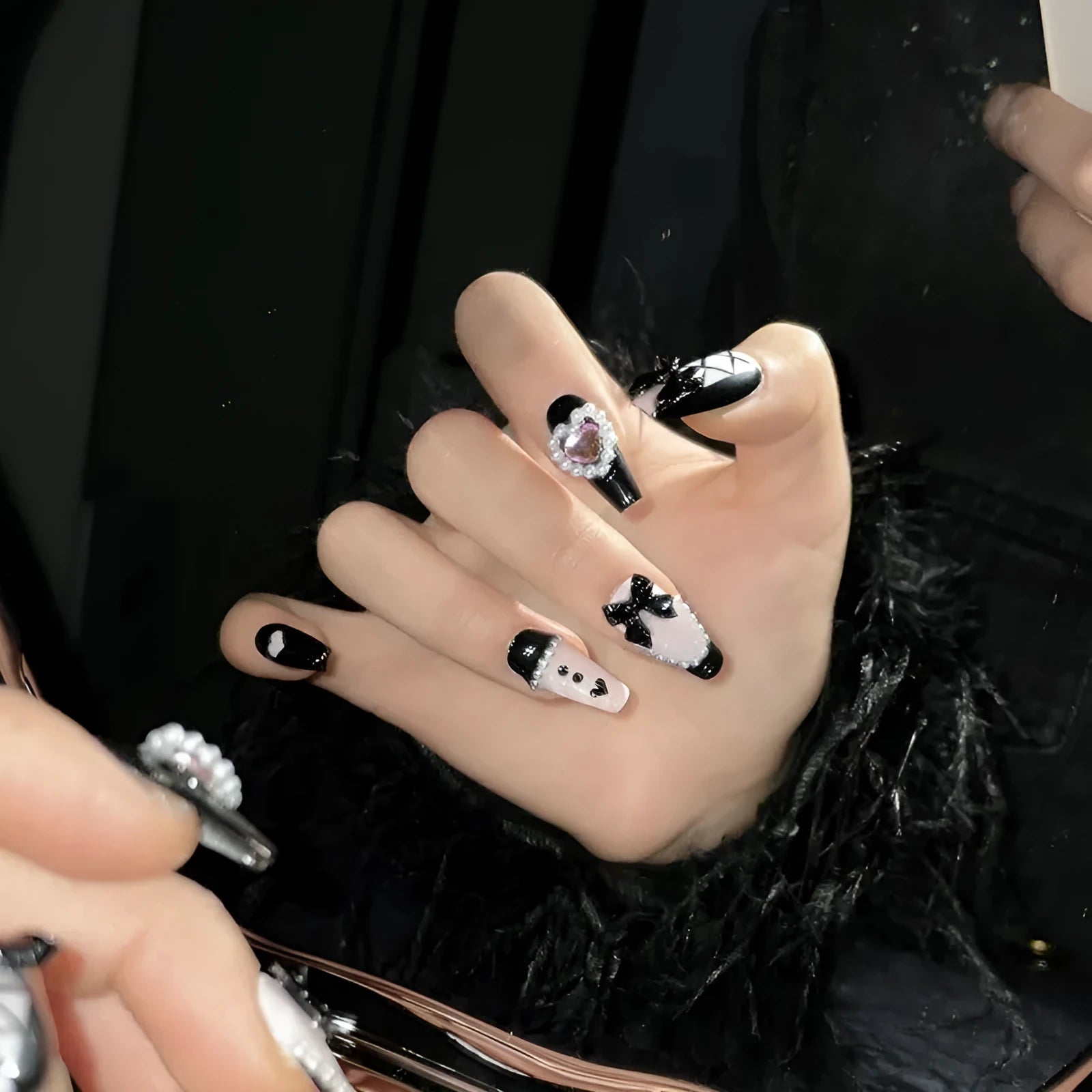 Black peach heart hand-painted false nails with cat's eye effect in four size options