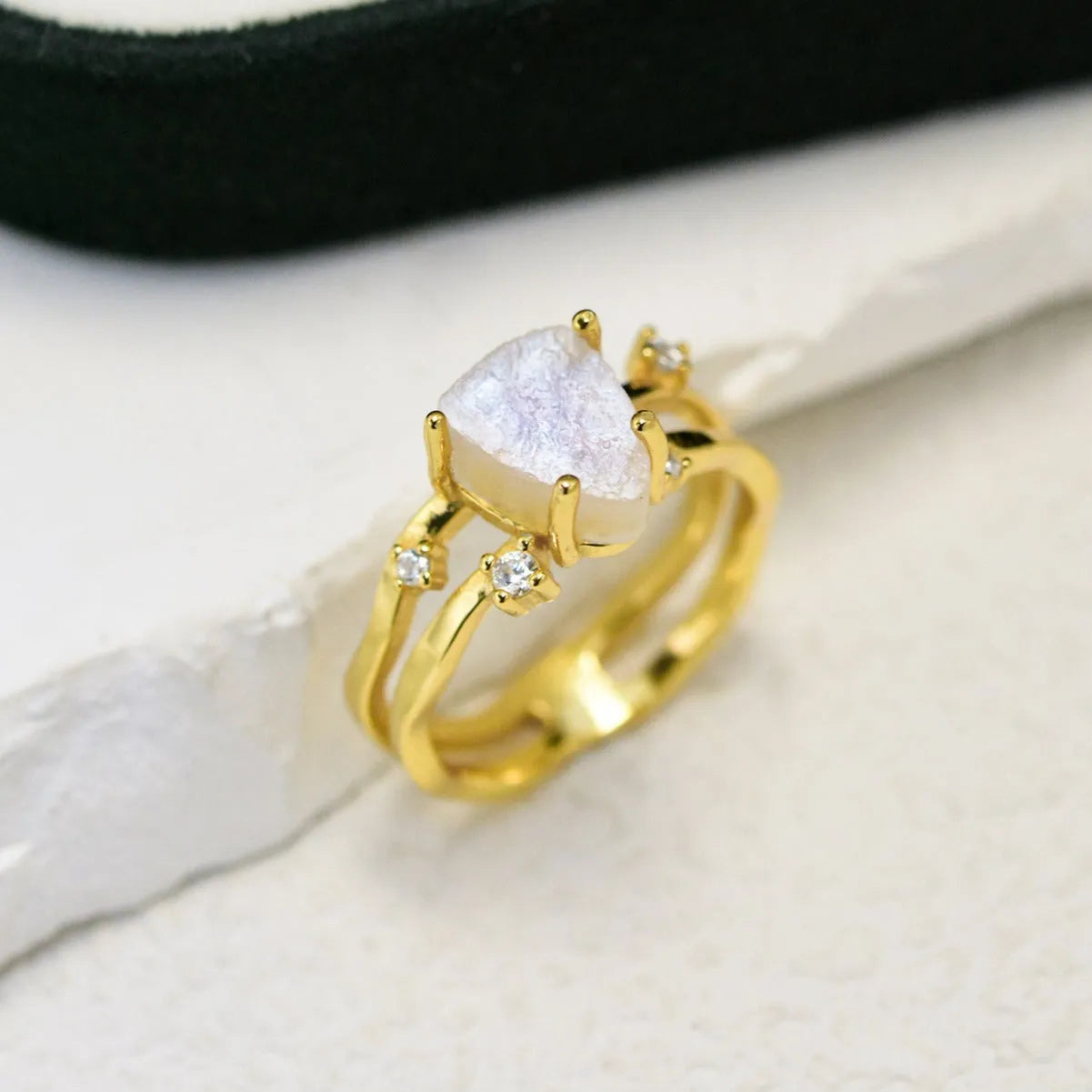 S925 silver irregular triangle moonstone ring in rose gold, white gold, and yellow gold electroplated finishes