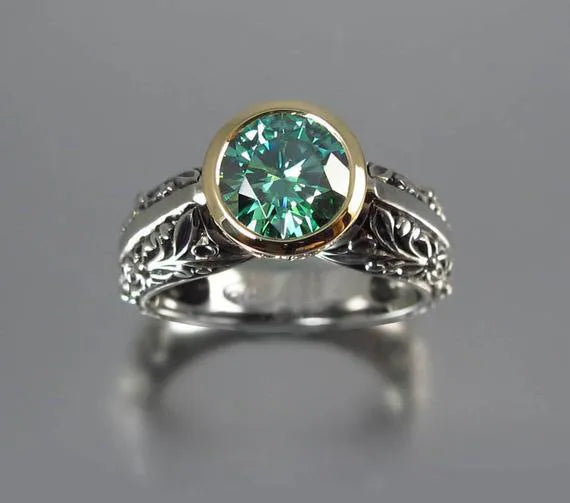 Flower-shaped vintage ring with gold-plated colour separation and green silver gemstone finish on alloy band