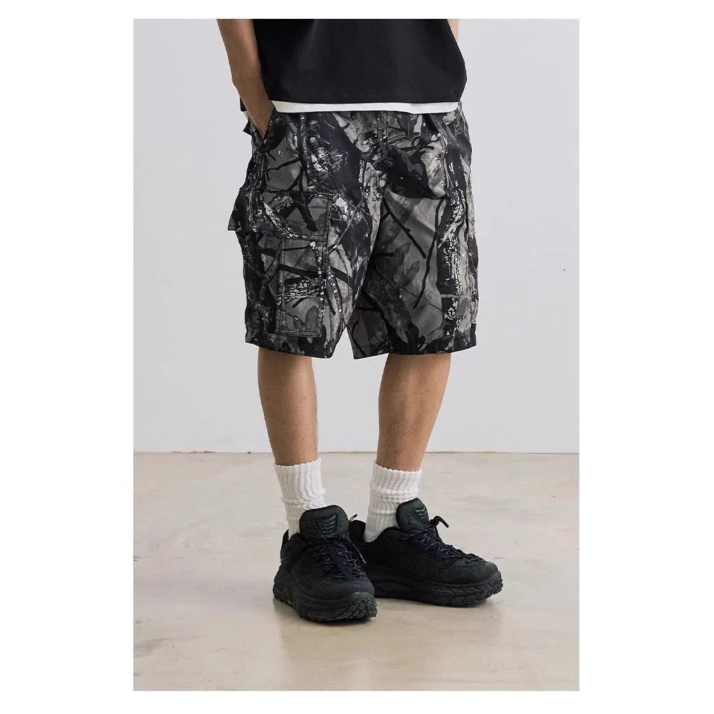 Loose straight-leg casual shorts in cotton denim, shown in army green colour.