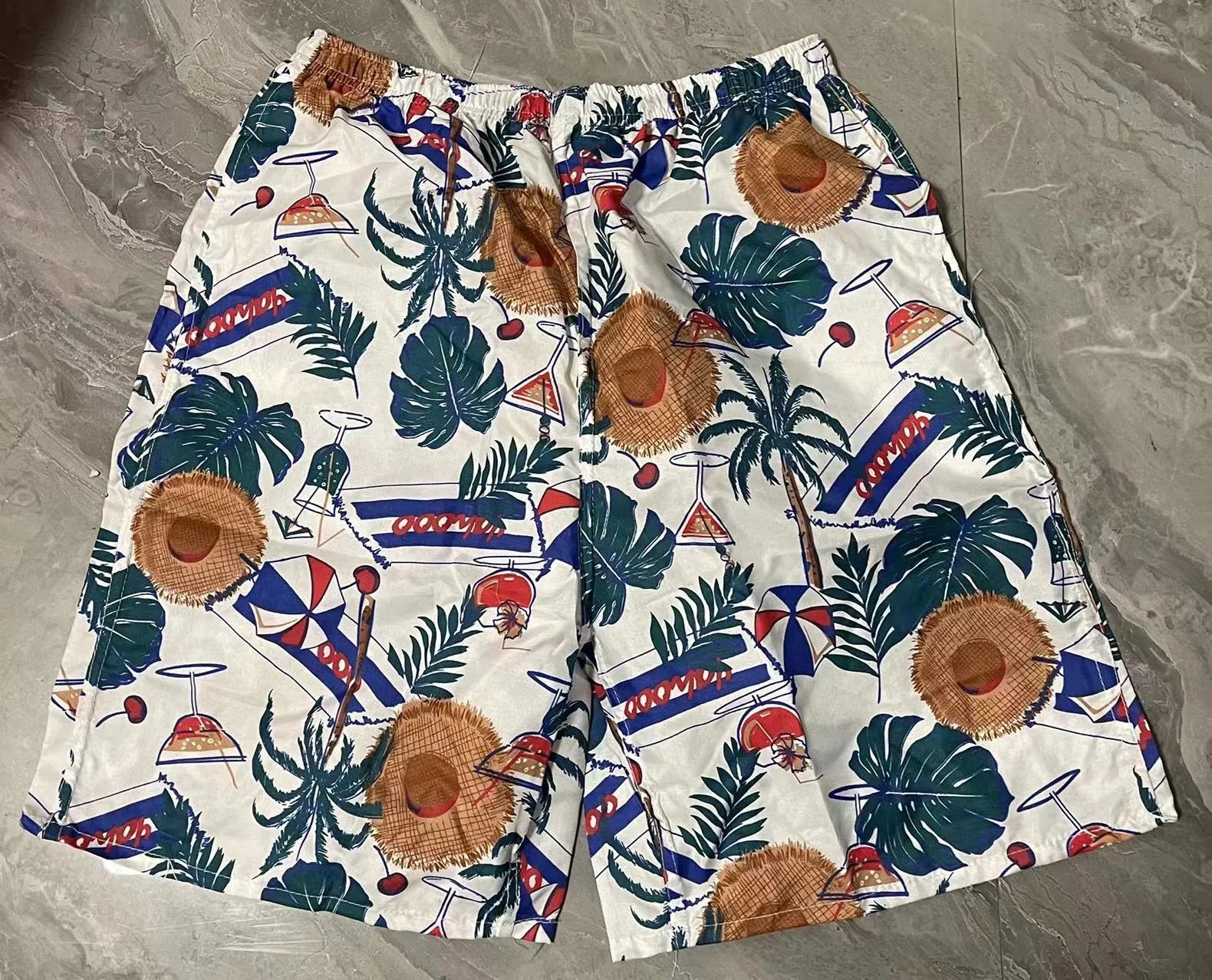 Men's floral printed swimming trunks with five-point design in quick-dry polyester material