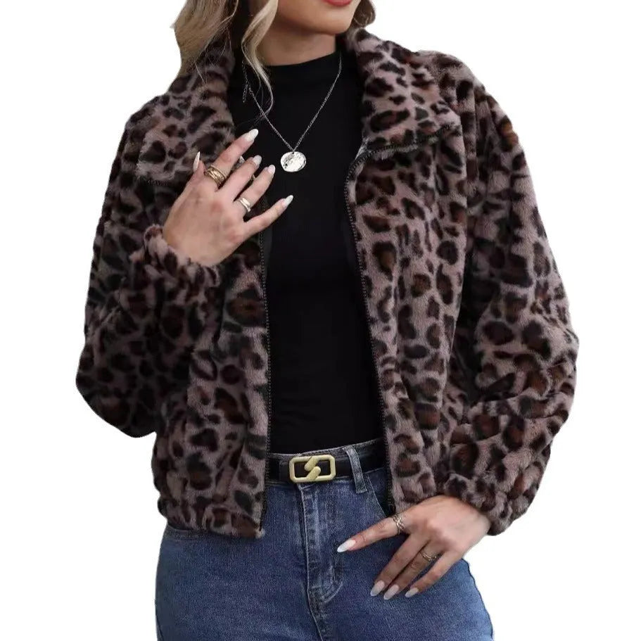Women's loose leopard print plush coat with zip fastening and raglan sleeves