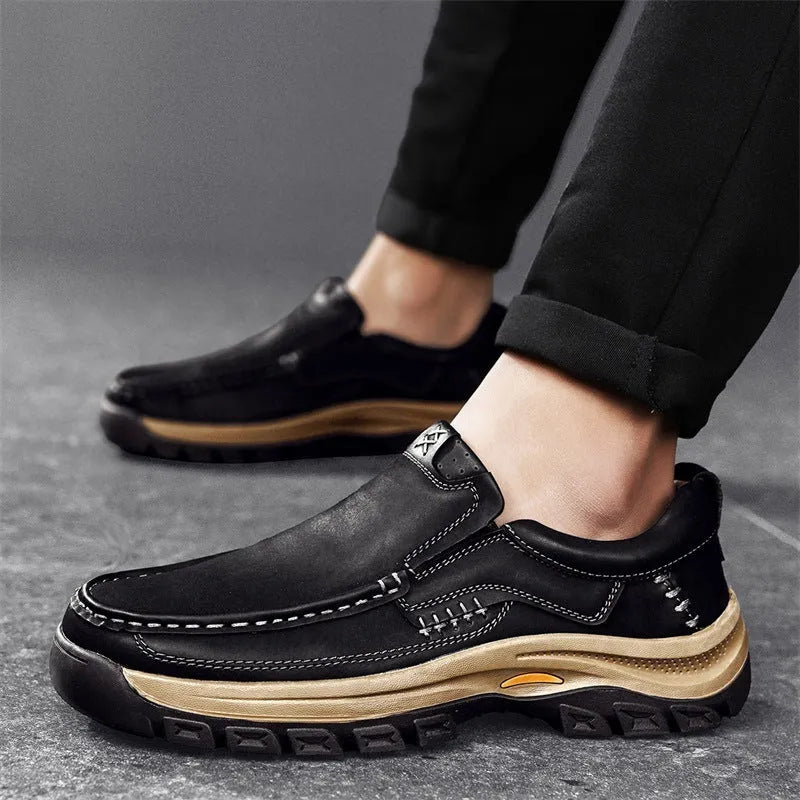 Men's black PU leather mountaineering shoes with thick rubber sole and round toe.