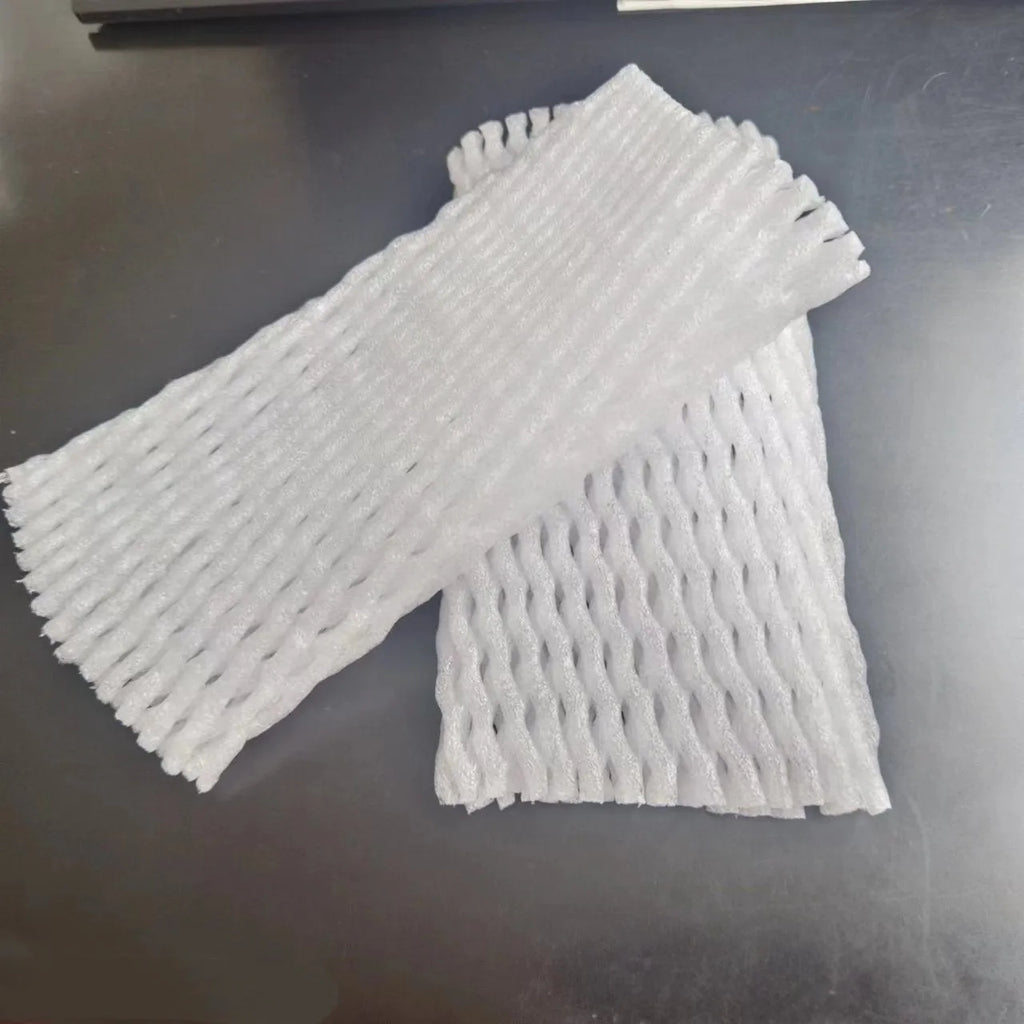 White foam and elastic net protective case for fruits, shown with size options for apples and pears.