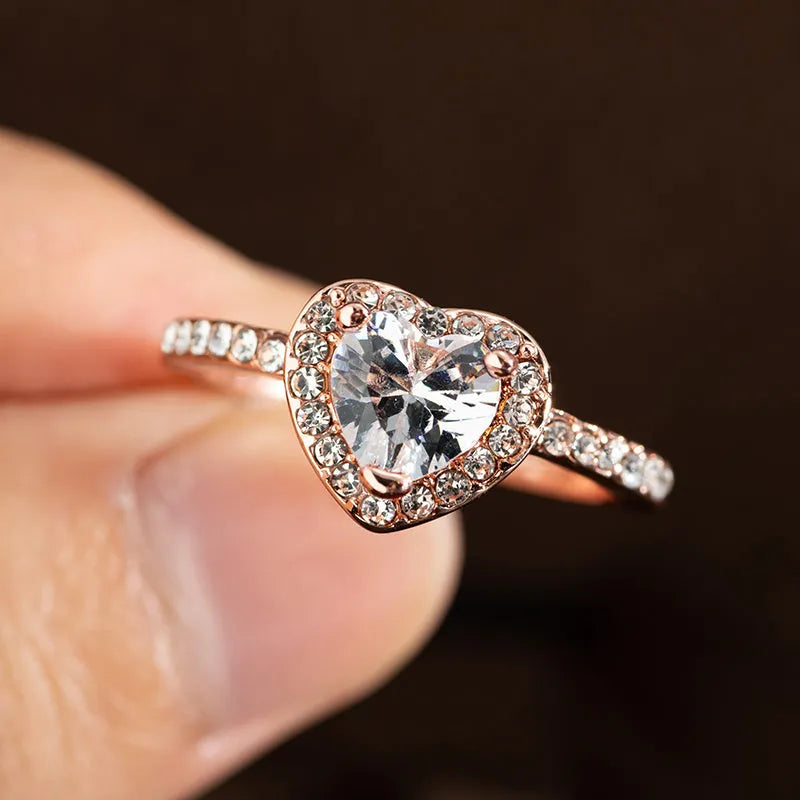 Women's heart-shaped crystal wedding ring in rose gold or silvery on white copper.