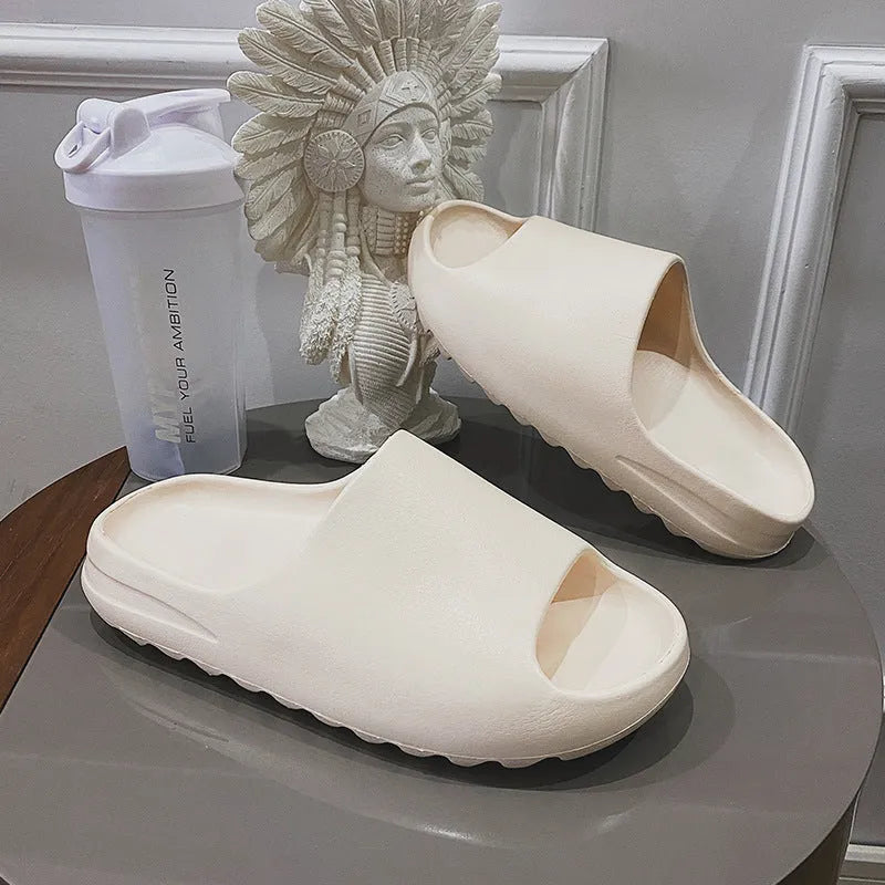 Women's thick-sole beach slippers in available colours with EVA injection moulded construction