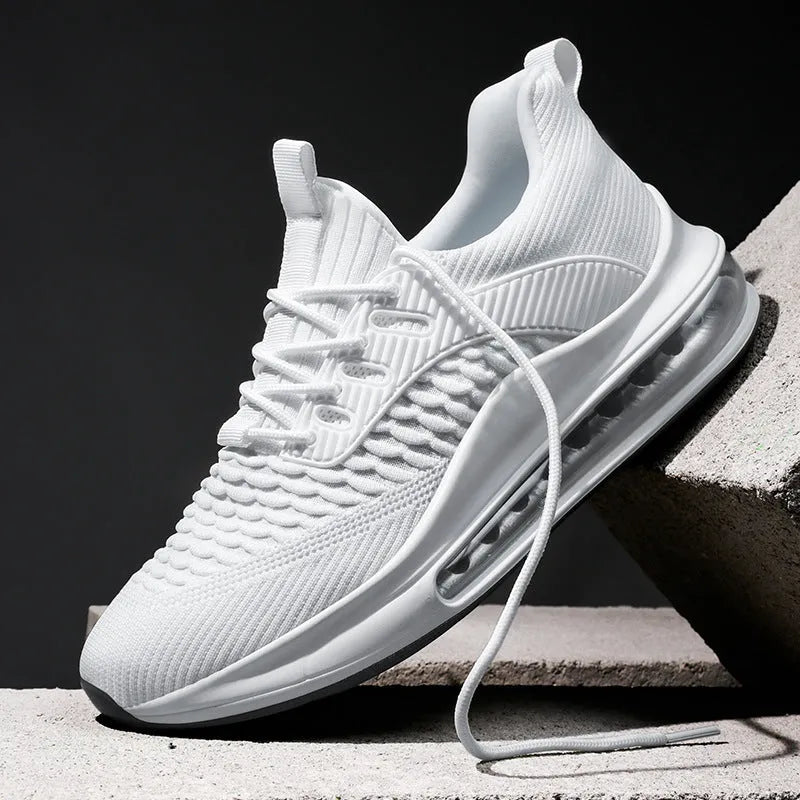 Men's black low-top mesh running shoes with round toe and lace-up front on a white background.