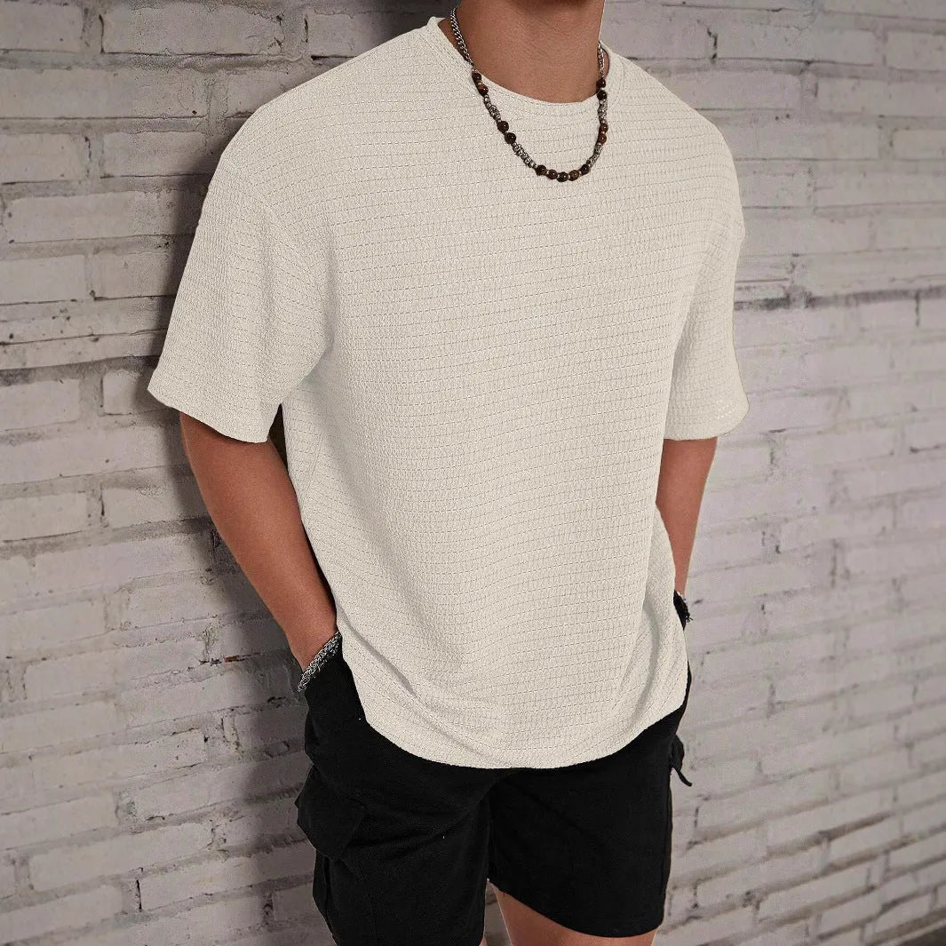 Men's slim fit polyester t-shirt in solid colours with round neck and short sleeves
