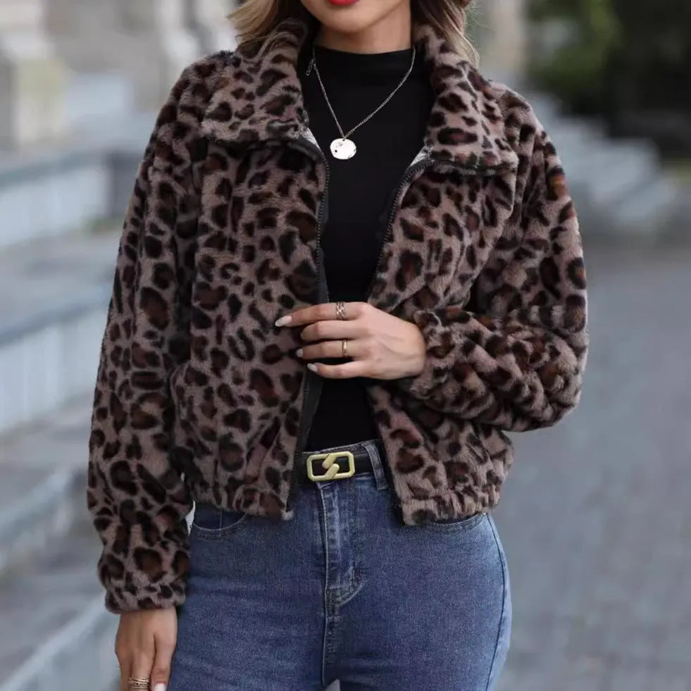 Women's loose leopard print plush coat with zip fastening and raglan sleeves