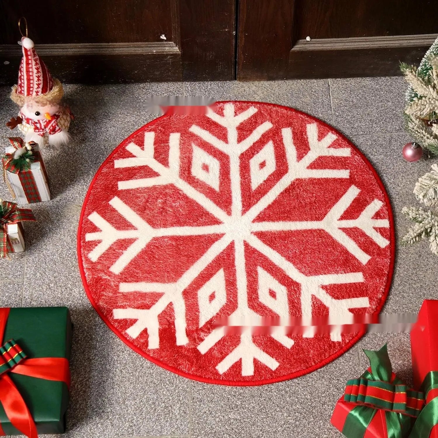 Round Christmas-themed carpet on floor, available in 60cm and 80cm sizes.
