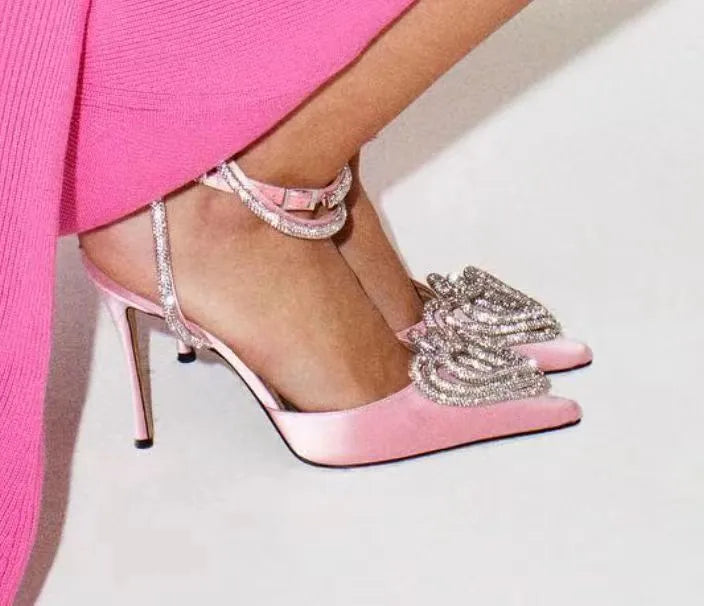 Women's heart-shaped rhinestone sandals with satin pointed toe and adjustable cross-straps in pink colour
