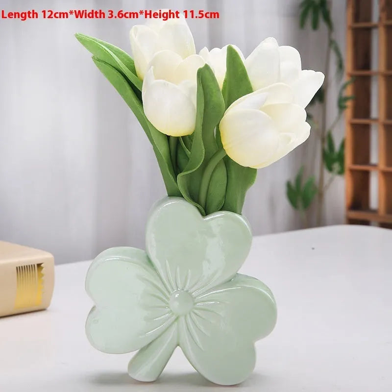 Clover ceramic vase in European style with porcelain construction for desktop decoration