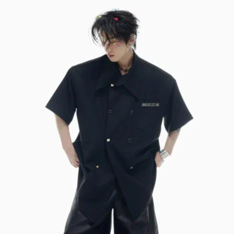Man wearing a loose-fit black short-sleeved casual shirt with metal button decoration on the front.
