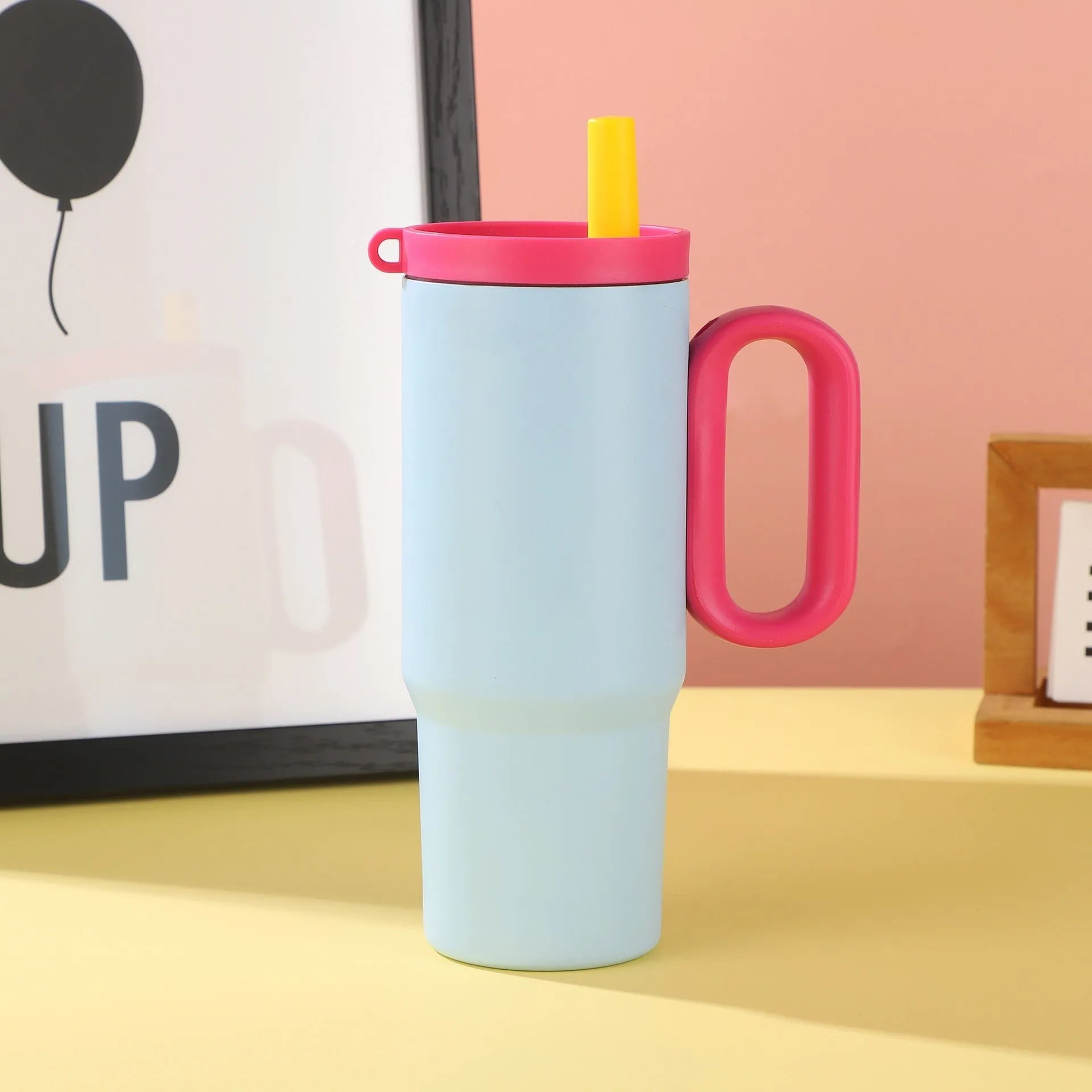 Insulated straw cup with handle in multiple colours showing 700ml capacity