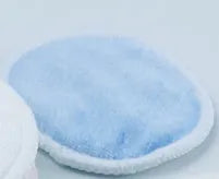 Set of velvet makeup remover pads in red and blue colours with cotton mesh storage bag