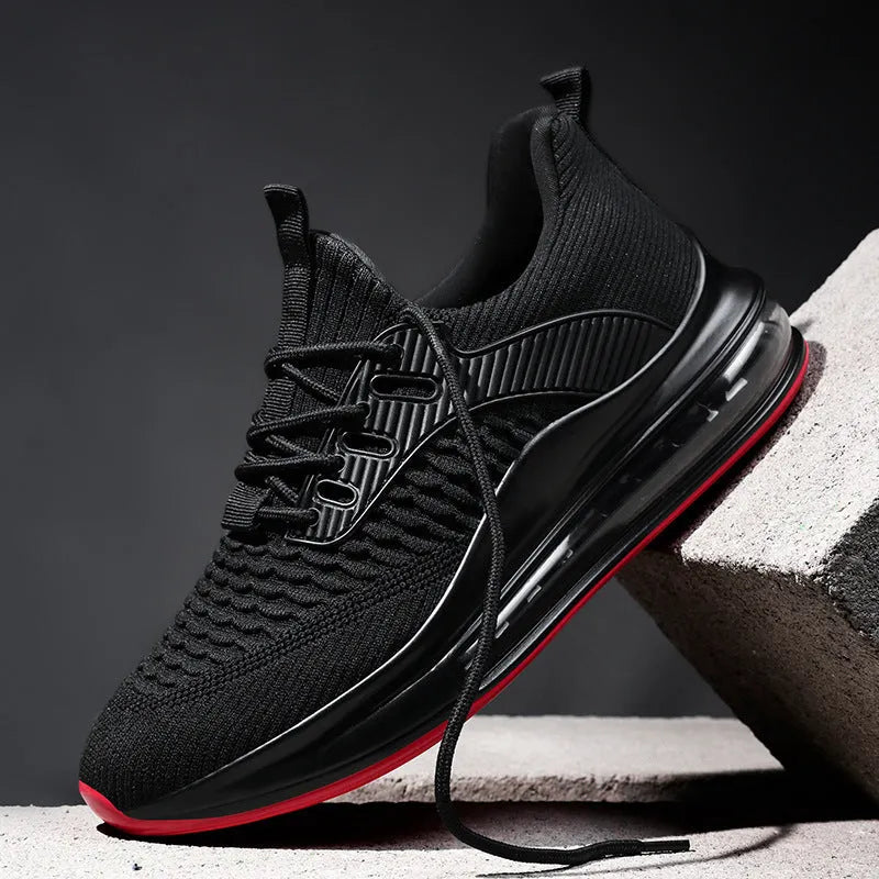 Men's black low-top mesh running shoes with round toe and lace-up front on a white background.
