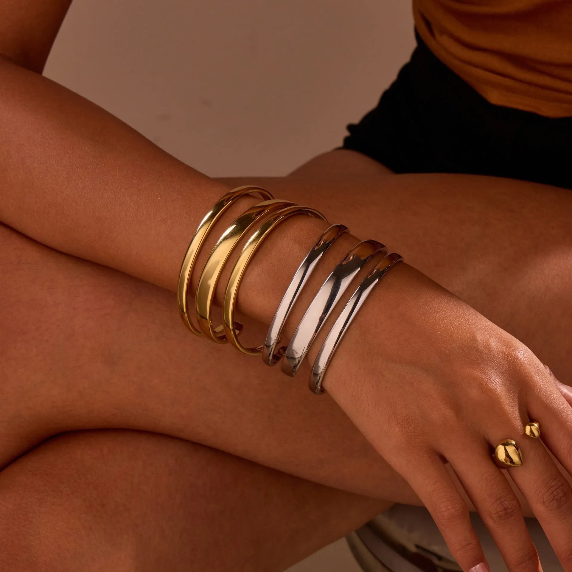 Stainless steel geometric opening bracelet with 18K electroplating in gold or steel colour