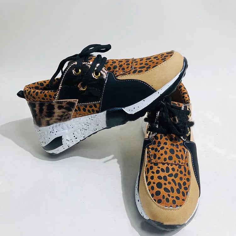 Women's casual flat sneakers with wedge heel in suede upper, available in multiple pattern options
