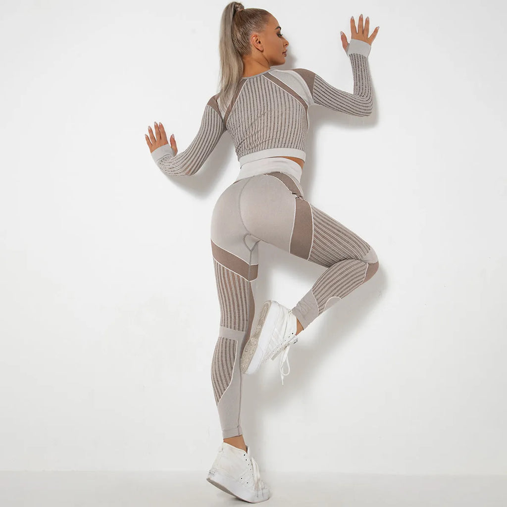 Women's long-sleeved seamless knitted yoga wearsuit in a black stripe pattern