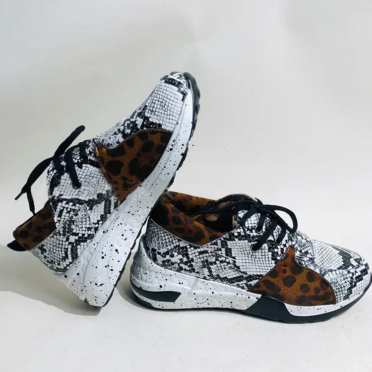 Women's casual flat sneakers with wedge heel in suede upper, available in multiple pattern options