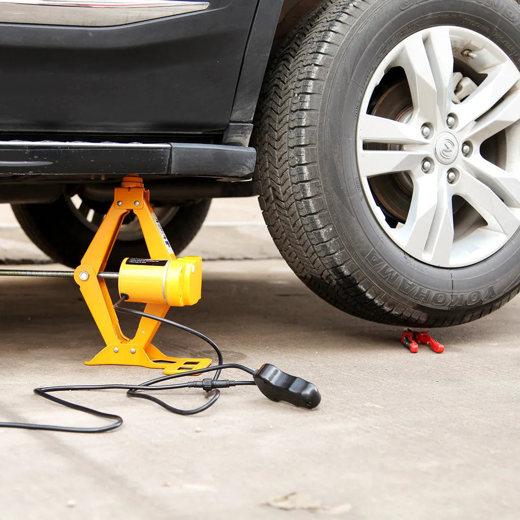 Vehicle-mounted electric jack kit with hydraulic construction and 2-ton lifting capacity