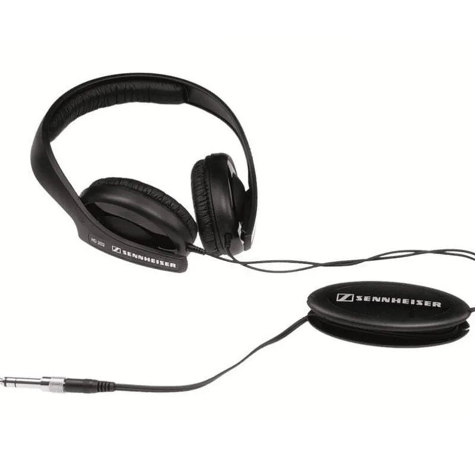 Black head-mounted stereo headphones with over-ear cups, a built-in microphone, and a 3.5mm plug on a 2.5m cable.