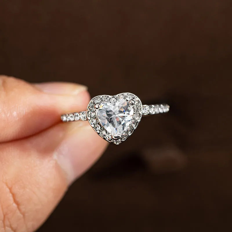 Women's heart-shaped crystal wedding ring in rose gold or silvery on white copper.