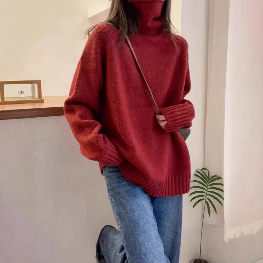 Women's loose fit turtleneck sweater in thick mesh polyester with curling pile collar
