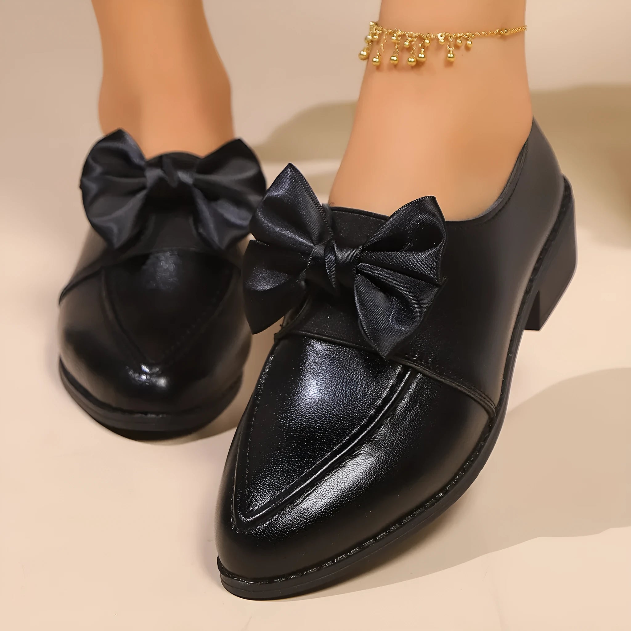 Women's flat shoes with a bow on the toe, available in big buckle bow or small bowknot styles.