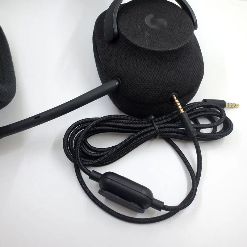 Black universal audio cable with 0-type connectors for gaming headsets and digital products