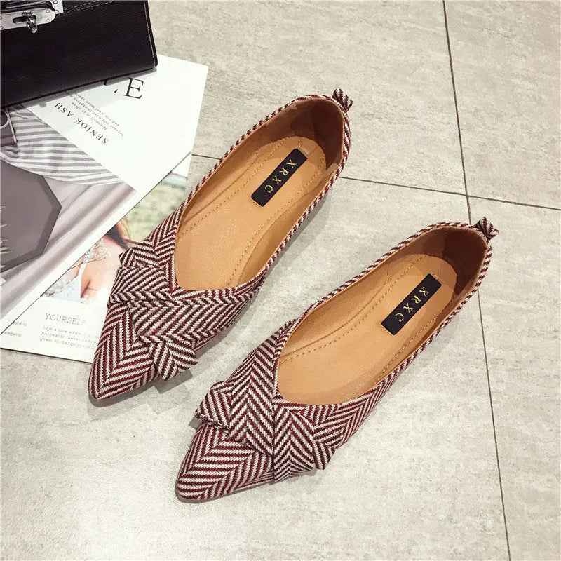 Women's pointed toe low heel flats in black and red colours with cotton upper