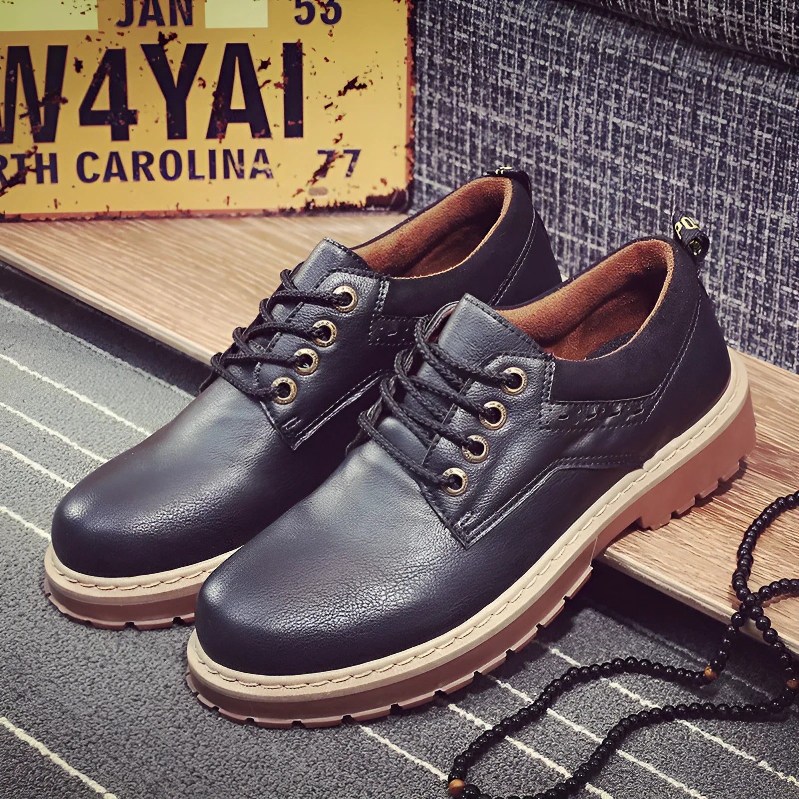 Men's black round-toe casual lace-up trainers with a flat rubber sole on a white background.