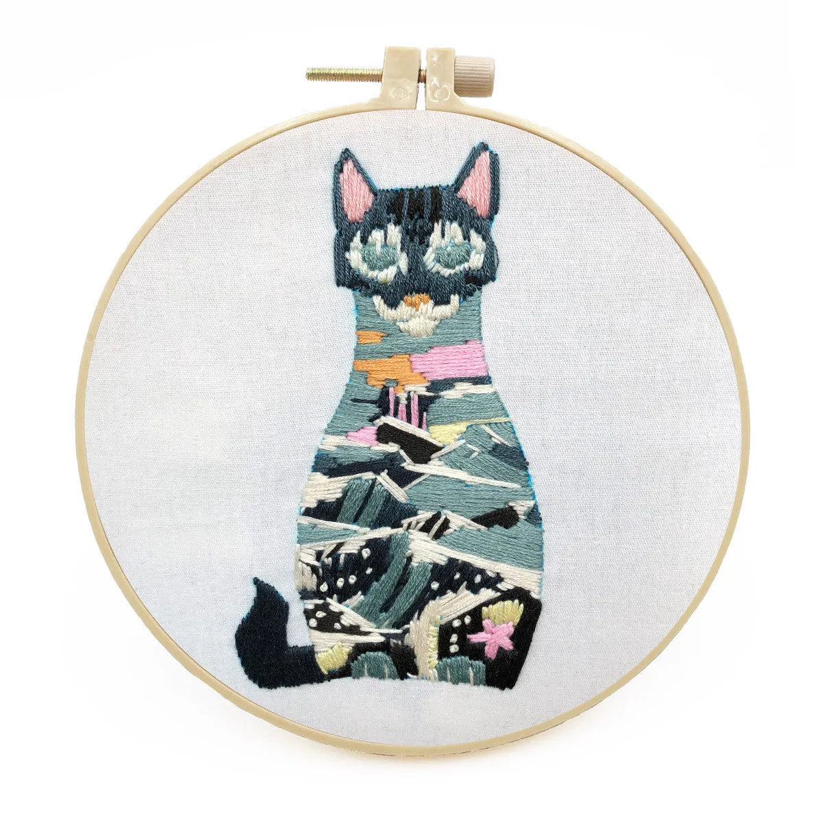 DIY embroidery kit with cotton linen fabric and hoop for three-dimensional cat designs