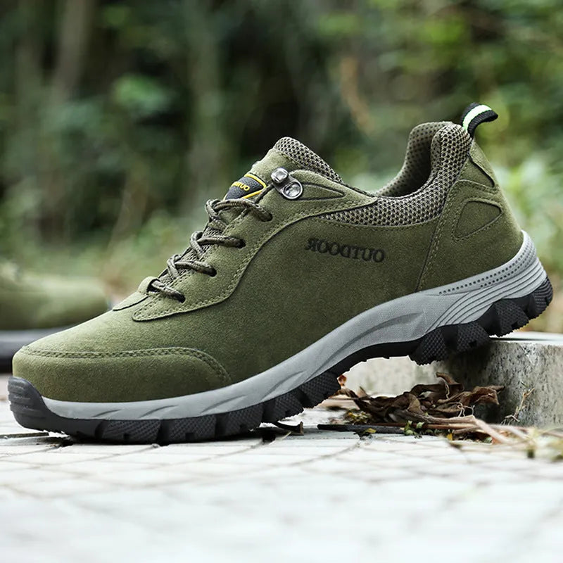 Men's low-top hiking shoes in army green with mesh lining, shown from the side.