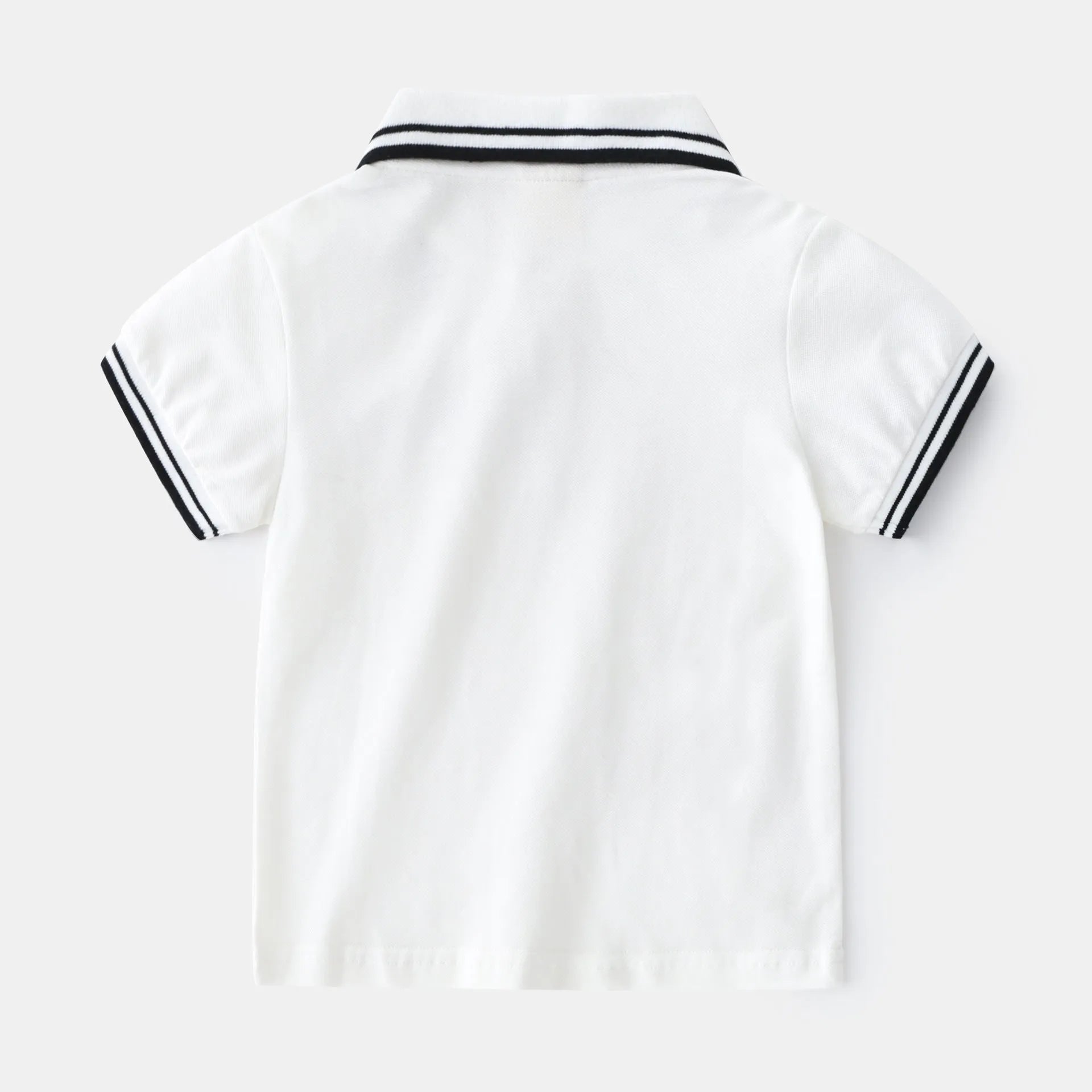 Boys' cotton polo shirt in white or black with round neck and short sleeves