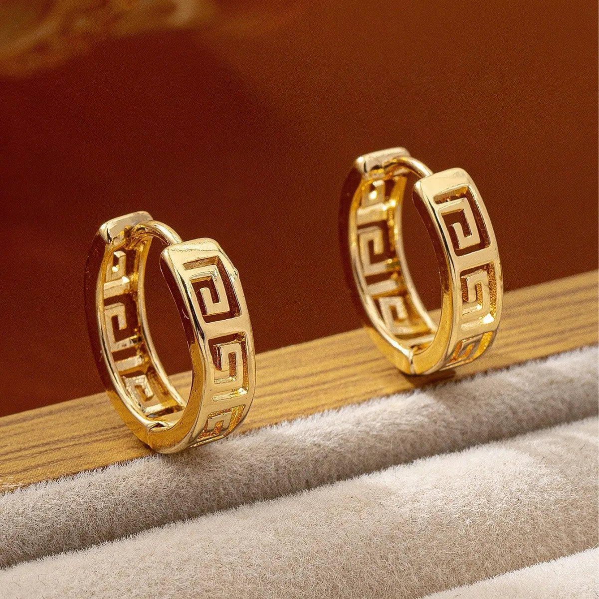 Retro ethnic style copper earrings with electroplated gold Great Wall pattern