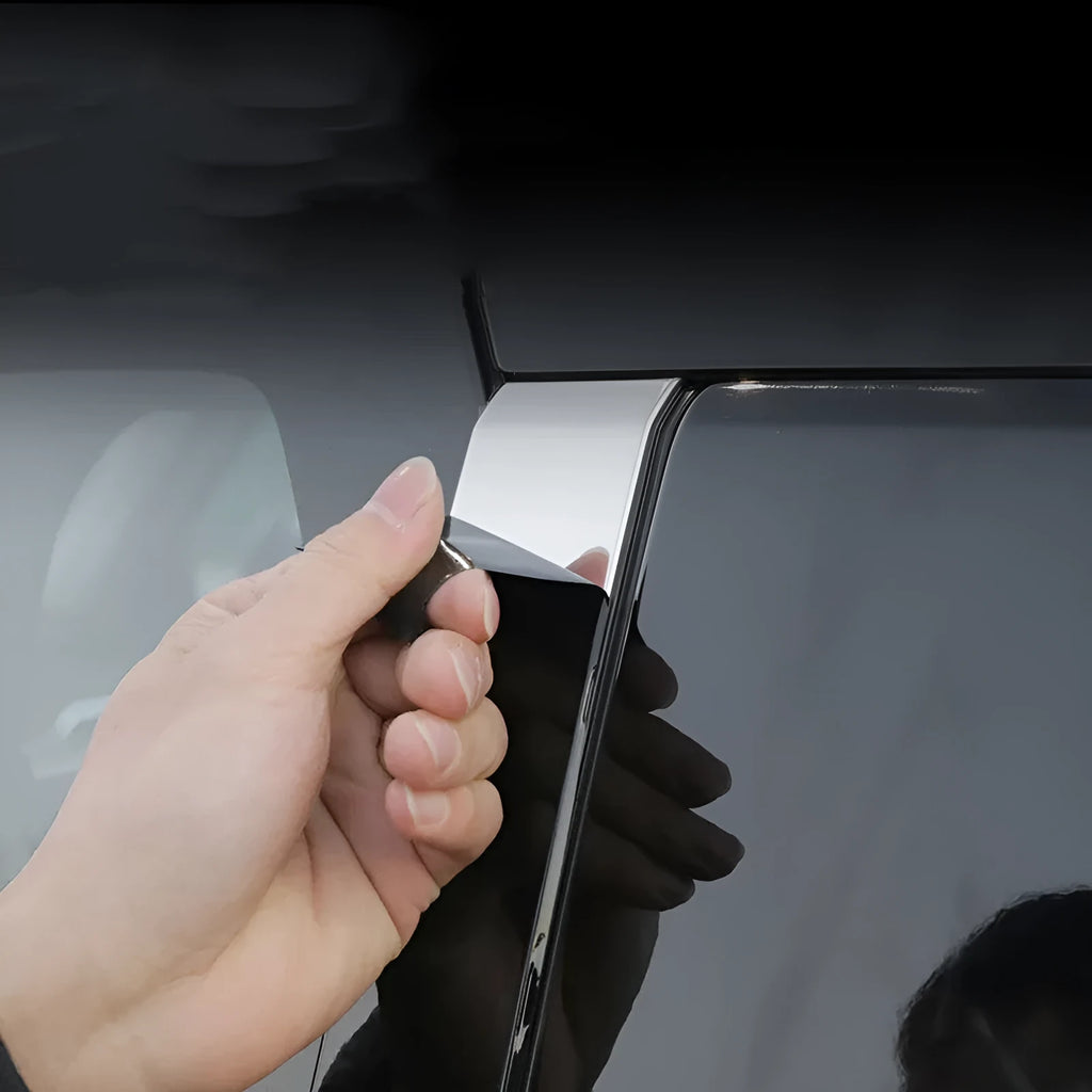 Pre-cut protective films for 23 Outlander window columns in carbon fibre and bright black finishes