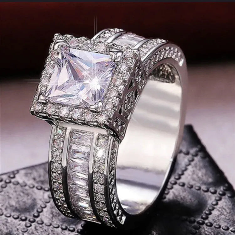 Geometric silver women's ring with round elements in gold or white electroplated finish