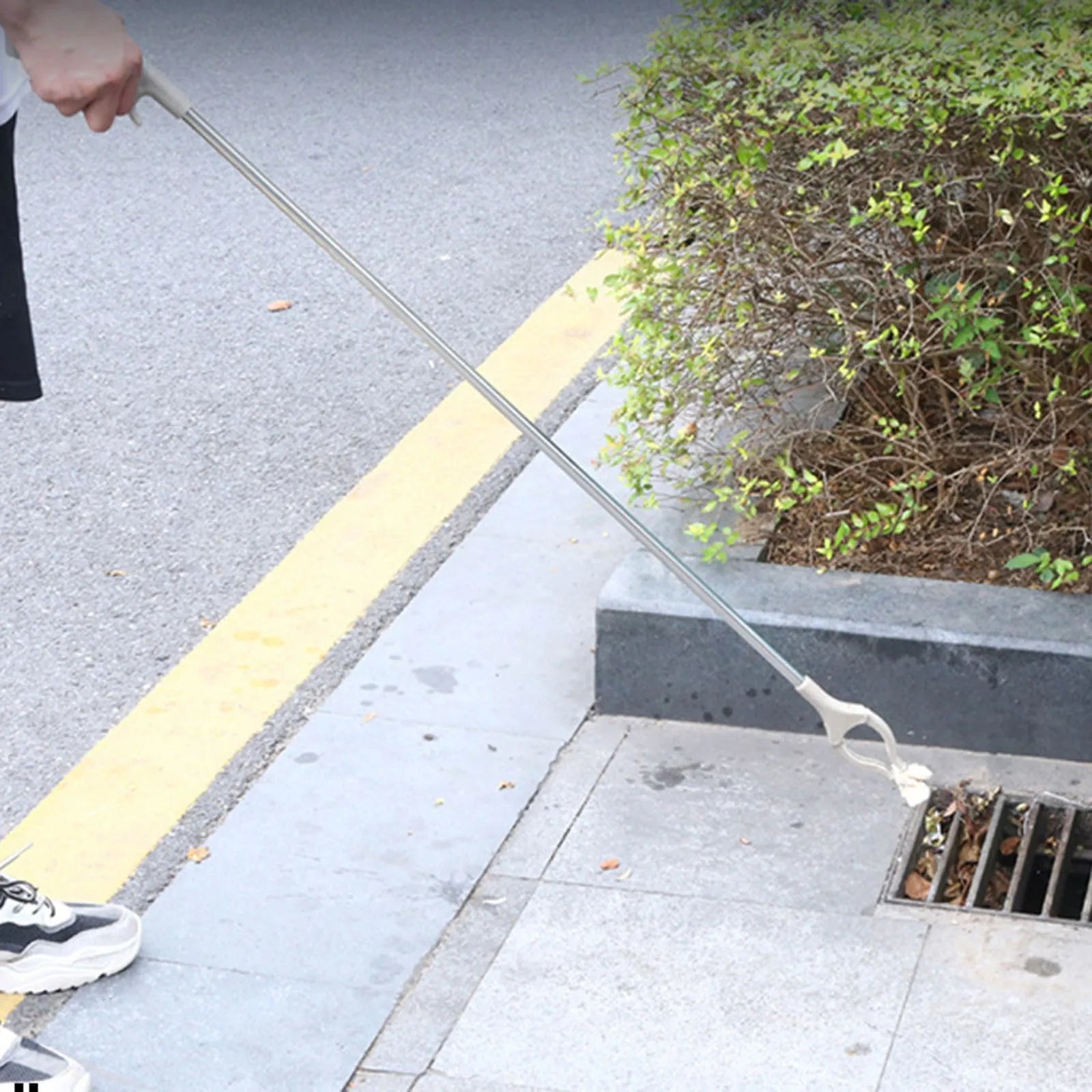 Stainless steel 40cm garbage picker with push-type handle and non-slip chuck
