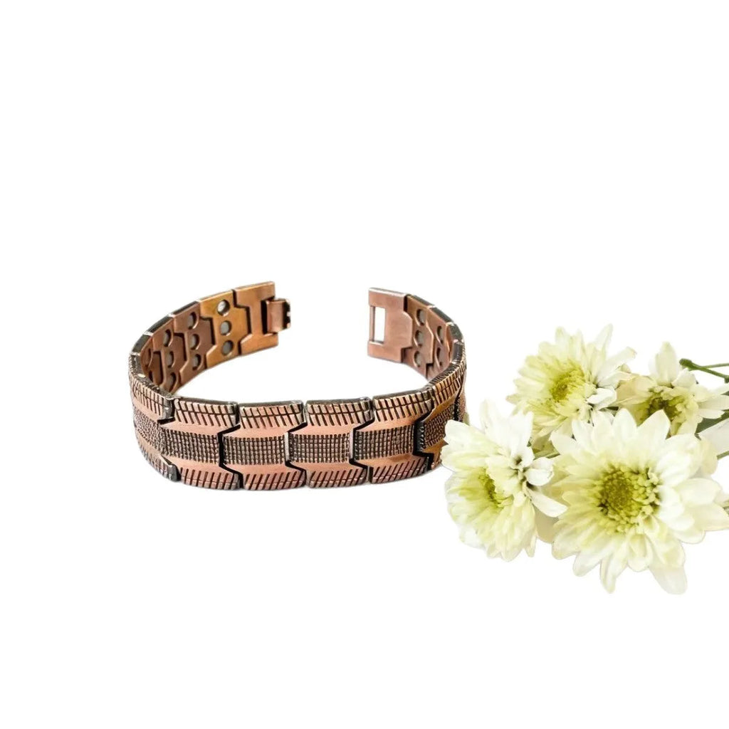 Bronze zinc alloy three-row magnet bracelet with geometric pattern and regulator