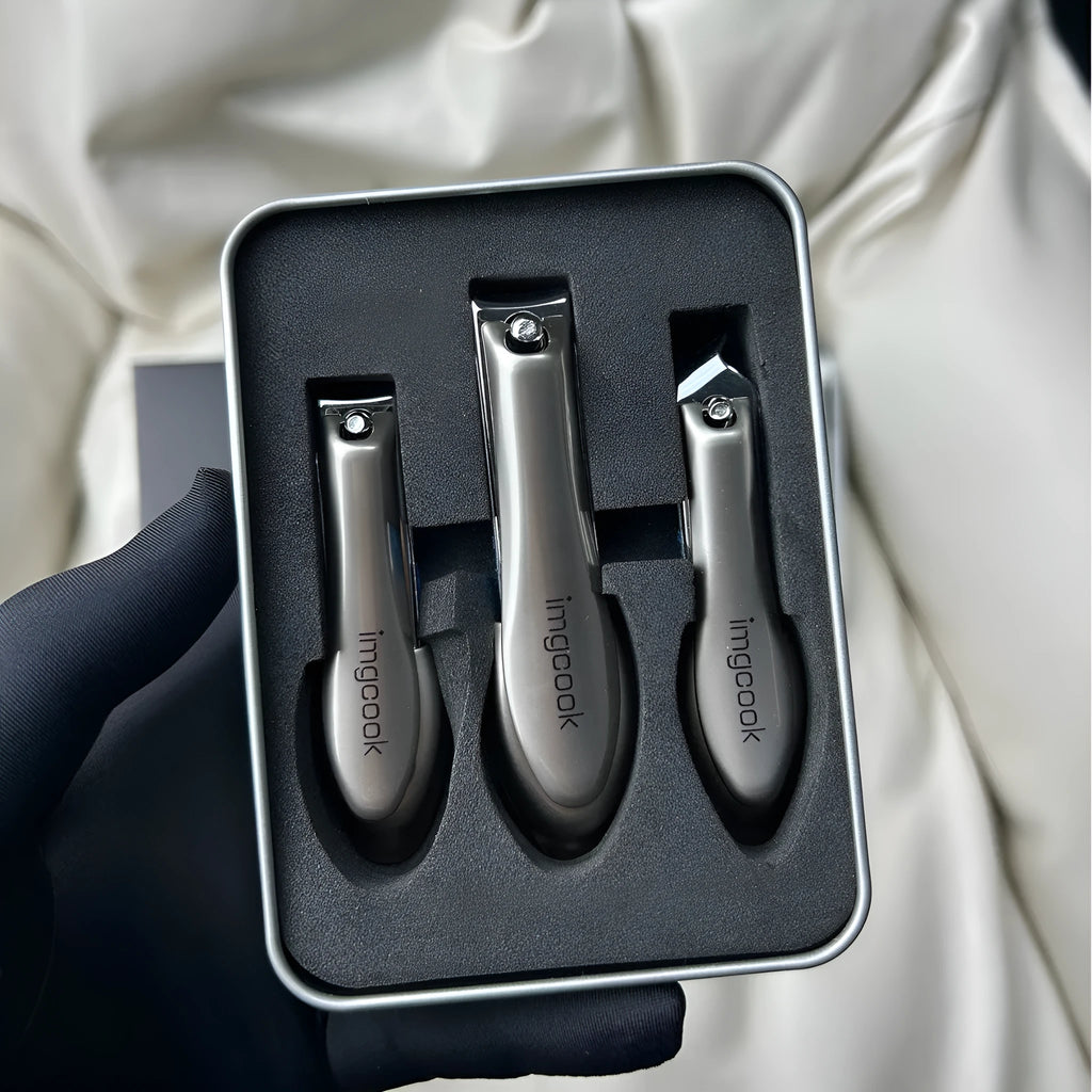 Three-piece anti-splash nail clippers set in black colour made from alloy and stainless steel