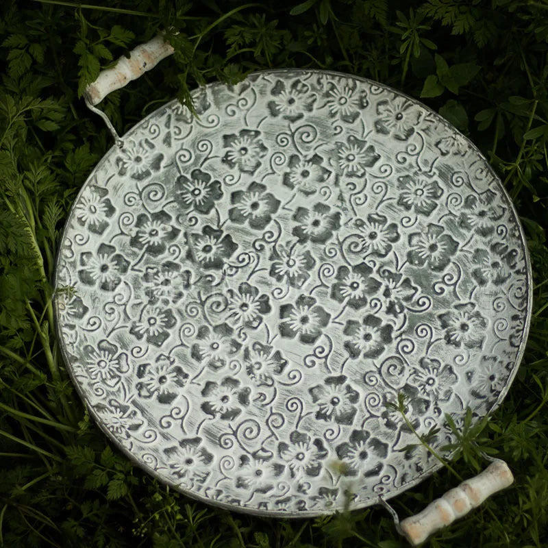 Round wrought iron storage tray with European design for jewellery and home organisation