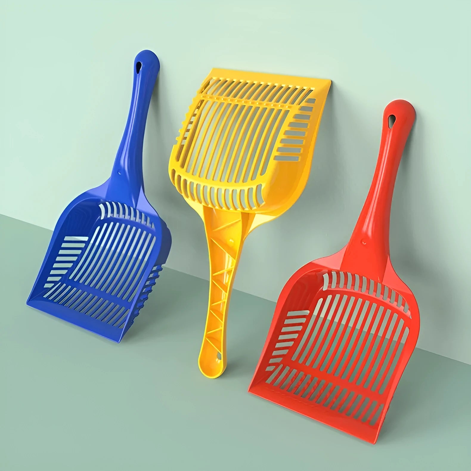 Plastic cat litter scoop in red, yellow or blue colour showing small and medium size options
