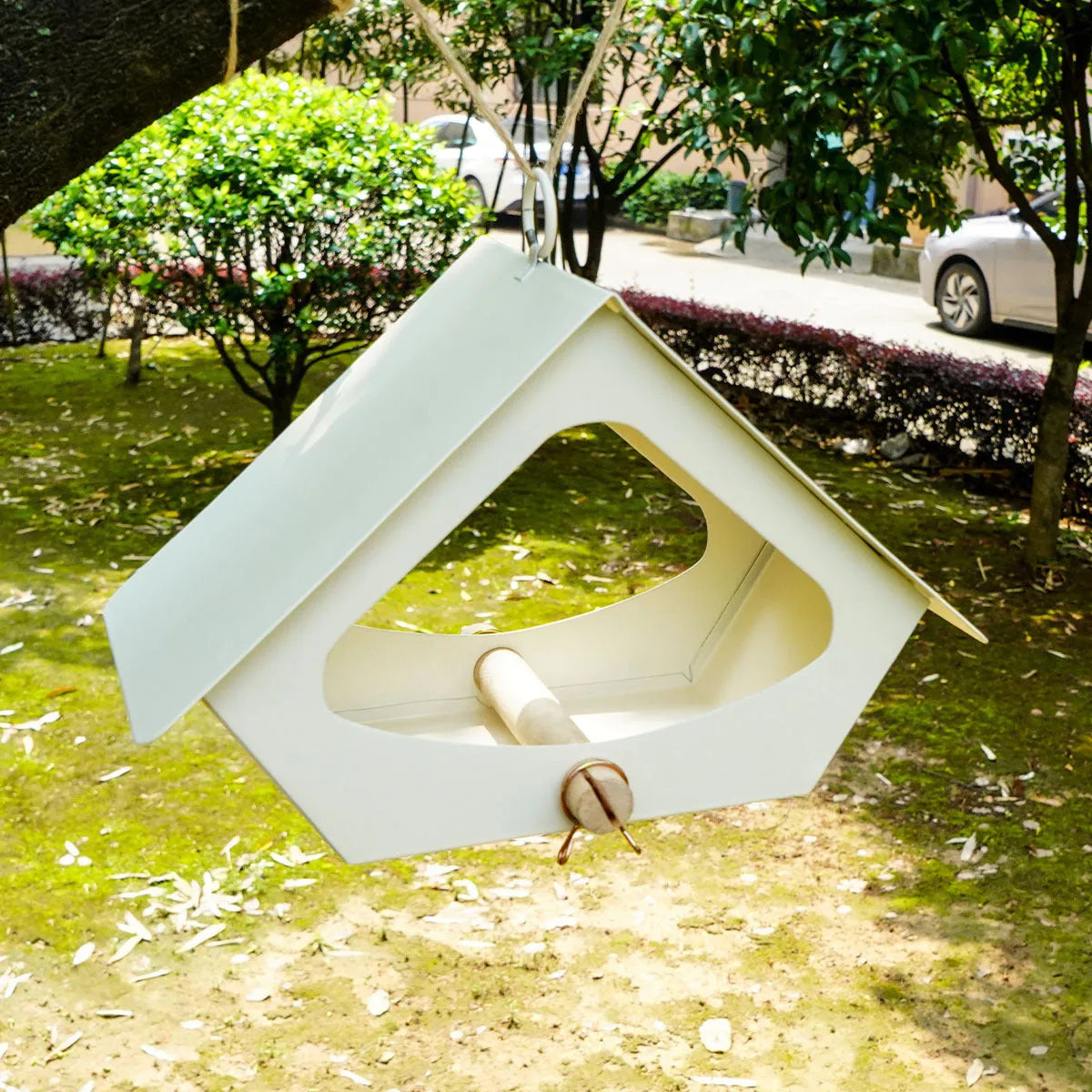 European-style simple iron bird nest with anti-rain function for outdoor courtyard bird feeding
