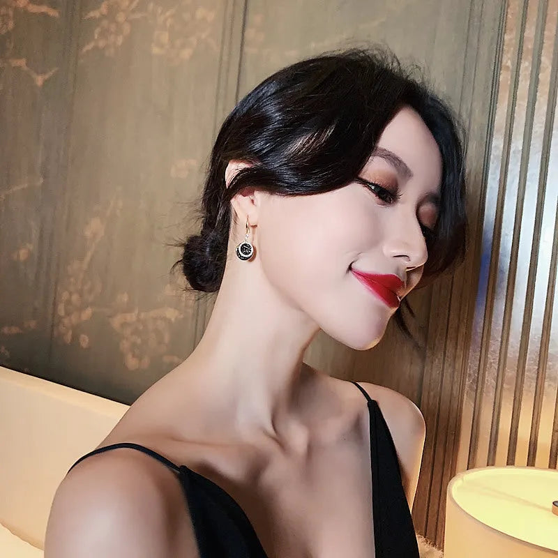 Black retro-style geometric round alloy earrings with a 3.6cm drop length.