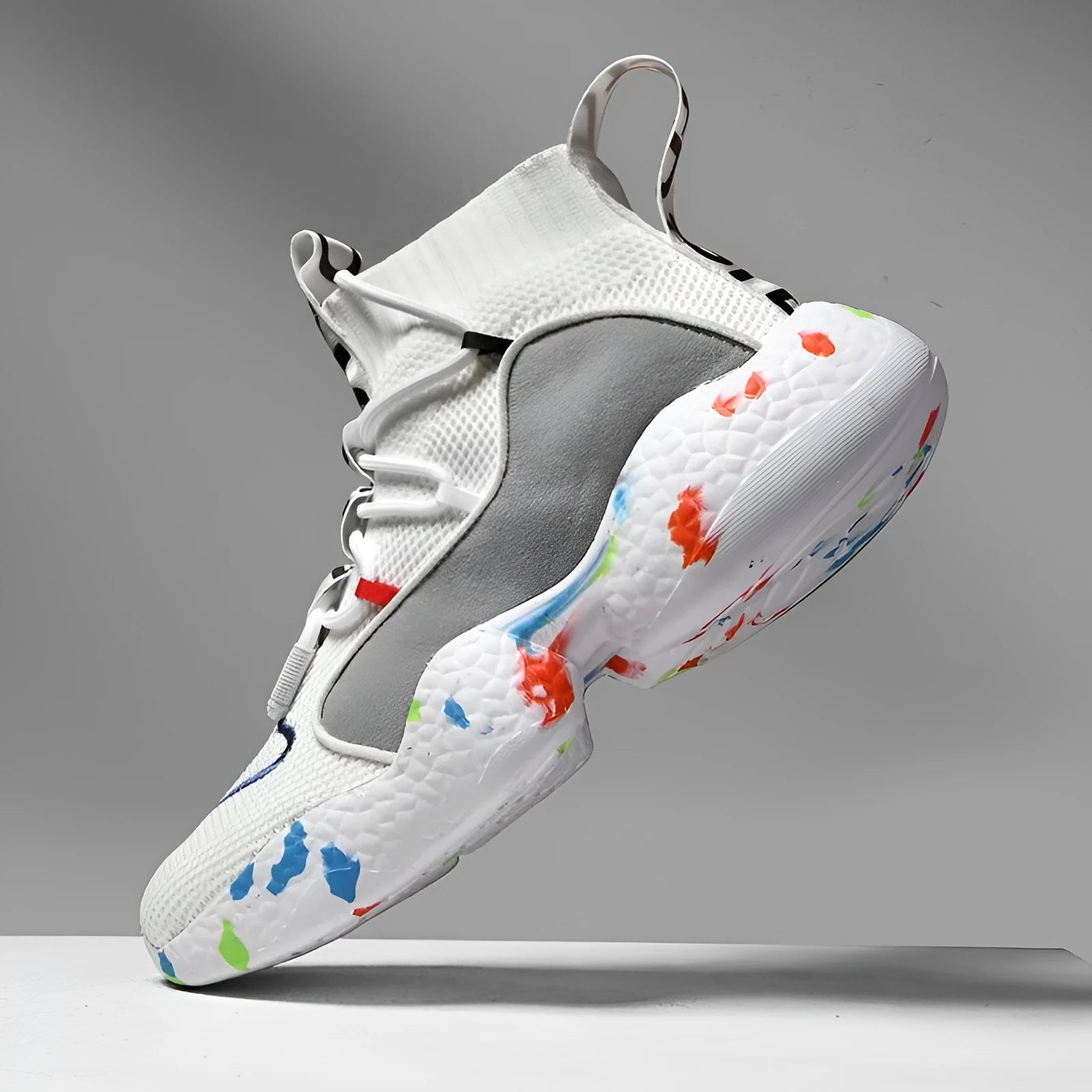 Men's camouflage sneakers with mesh upper and flat rubber sole in black or white pattern