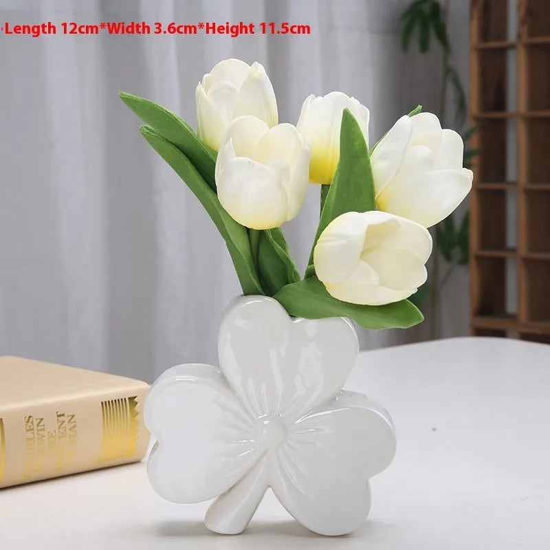 Clover ceramic vase in European style with porcelain construction for desktop decoration